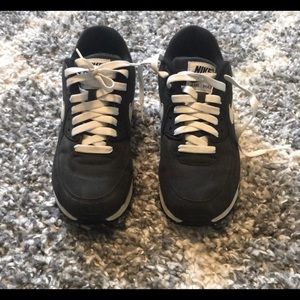 Nike air max women’s running shoes